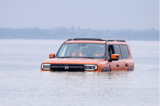【上市新闻稿】至 前所未至!纵横G700全球上市32.99万元起,开启中国豪华越野新时代!2354.png